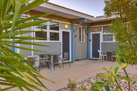 Getaway Villas Unit 38 12 1 Bedroom Self Contained Accommodation - eAccommodation 2