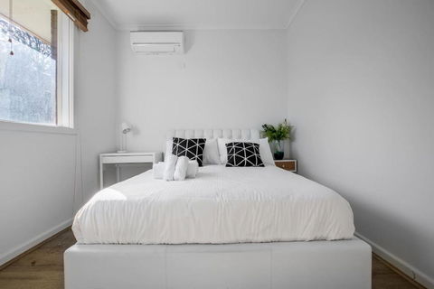 Alice Wonderland In 4 Beds House - eAccommodation 4
