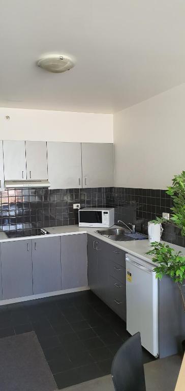 2 Bedrooms CBD FREE Tram Apartment (Melb Central China Town Queen Victoria Market Melbourne University RMIT Etc) - eAccommodation 4