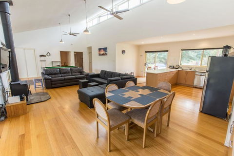 Acacia Lakehouse The Lake At Your Doorstep - eAccommodation 1