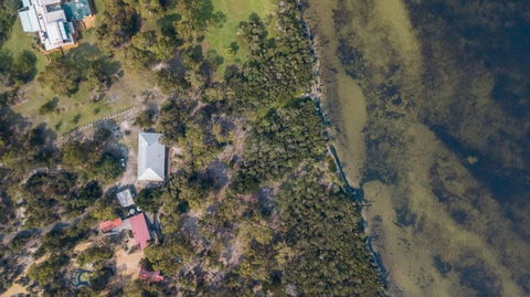 Acacia Lakehouse The Lake At Your Doorstep - eAccommodation 5