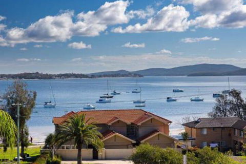 Aislinn 3 / 273 Corrie Parade Air Con Water Views BBQ - eAccommodation 0