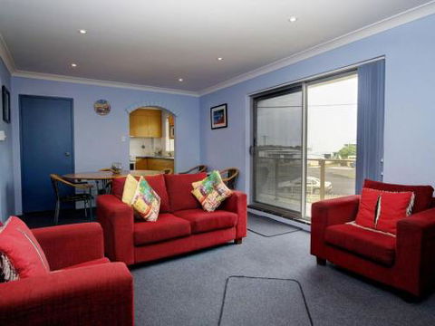 Anchorage 7 Beautifully Renovated Close To Rockpool - eAccommodation 6