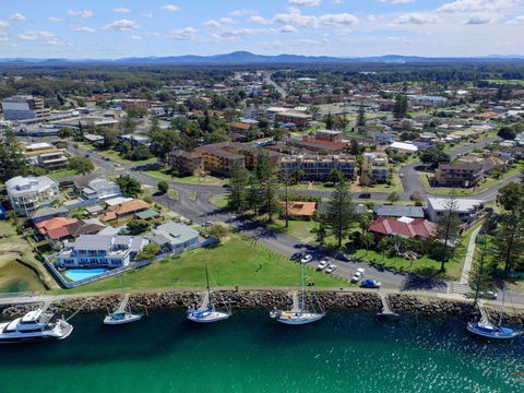 Anchorage 7 Beautifully Renovated Close To Rockpool - eAccommodation 2