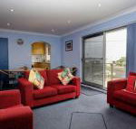 Anchorage 7 Beautifully Renovated Close to Rockpool - eAccommodation