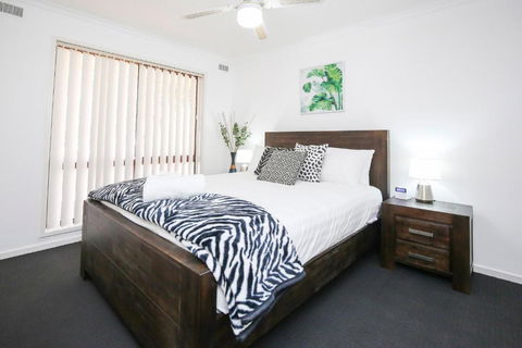 Allure Apartments Central - eAccommodation 1