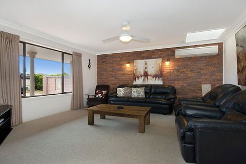 Alexander Palms - eAccommodation 1