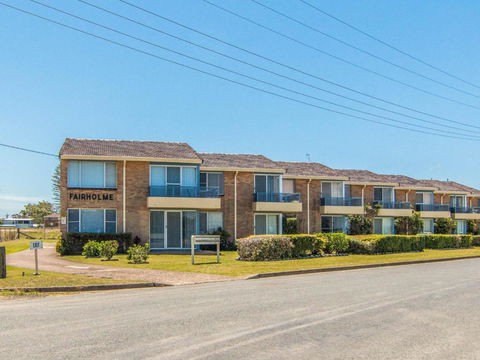 Fairholme 8 Perfect Lakefront Position - eAccommodation 6