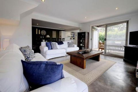 AtTHE COVE - eAccommodation 0