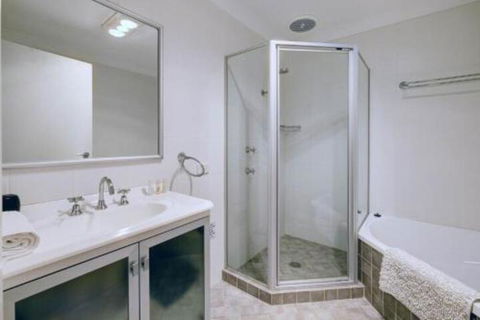 AtTHE COVE - eAccommodation 4