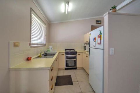 Affordable Holiday Home - eAccommodation 7