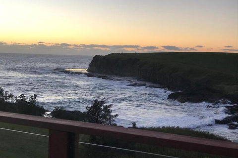 Absolute Oceanfront Cottage - eAccommodation 7