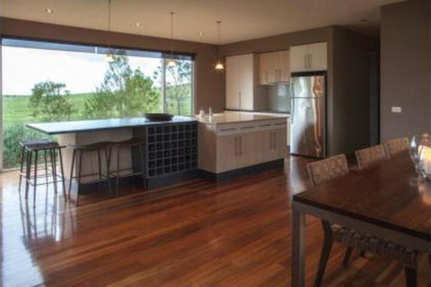 THE Lake House - Surf Side - eAccommodation 0