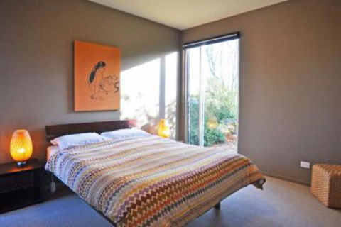 THE Lake House - Surf Side - eAccommodation 5