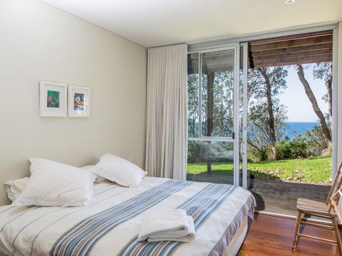 ARGYLL MOLLYMOOK Absolute Waterfront - eAccommodation 1