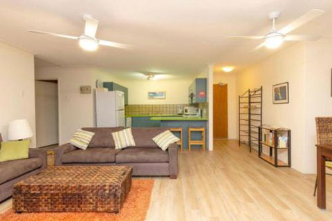 Apartment With Inground Pool - eAccommodation 0
