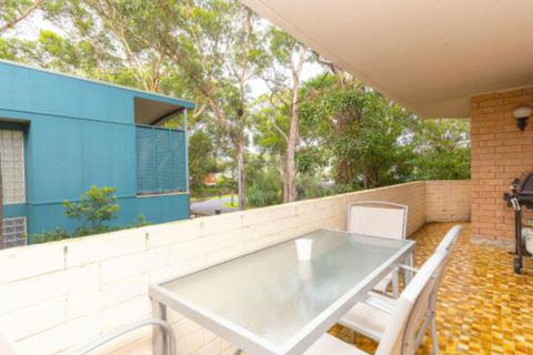 Apartment With Inground Pool - eAccommodation 5