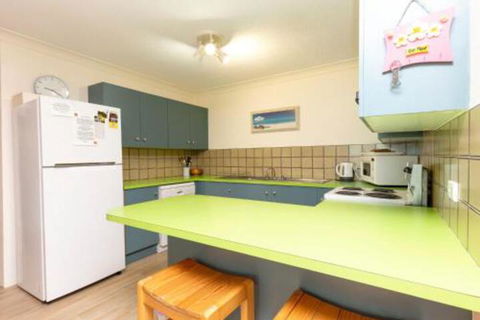 Apartment With Inground Pool - eAccommodation 4