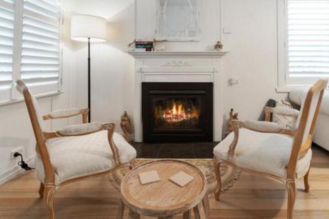 Amber Cottage Luxury Seaside Retreat With Outdoor Spa! - eAccommodation 2