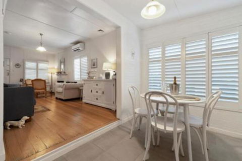 Amber Cottage Luxury Seaside Retreat With Outdoor Spa! - eAccommodation 5