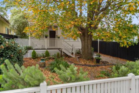 Amber Cottage Luxury Seaside Retreat With Outdoor Spa! - eAccommodation 6