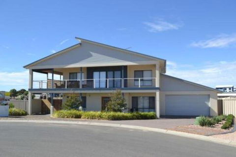 Gizmos Retreat - eAccommodation 0