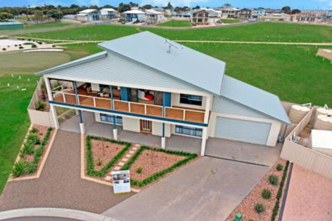 Gizmos Retreat - eAccommodation 7