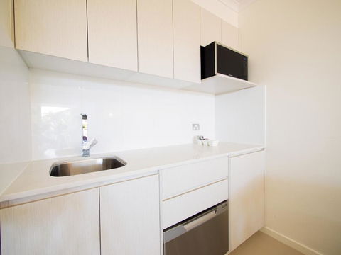 Apartments At 2 Landsborough - eAccommodation 5
