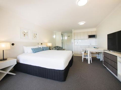 Apartments At 2 Landsborough - eAccommodation 4