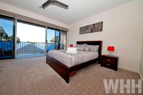 Adelphi Views On Luton Woodlands - eAccommodation 7