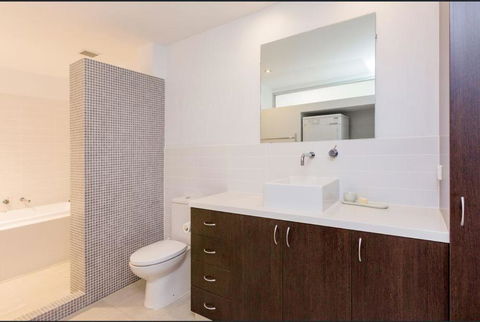 Urban Paradise Minutes From The Markets - eAccommodation 4