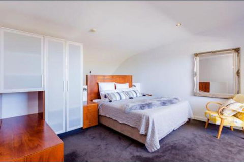 Urban Paradise Minutes From The Markets - eAccommodation 0