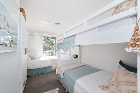 Arabella Stylish Seaside Sanctuary With Views - eAccommodation 7