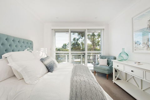 Arabella Stylish Seaside Sanctuary With Views - eAccommodation 5