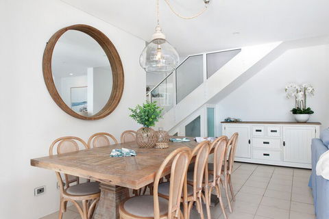 Arabella Stylish Seaside Sanctuary With Views - eAccommodation 3