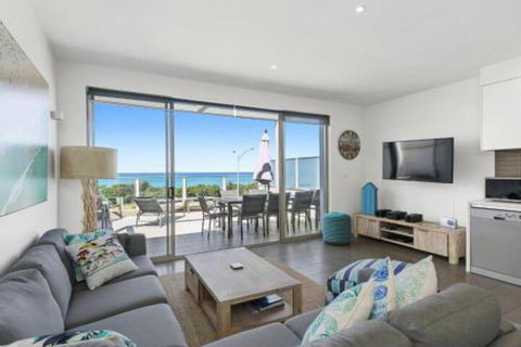WATERFRONT SEVEN In The Heart Of Lorne - eAccommodation 2