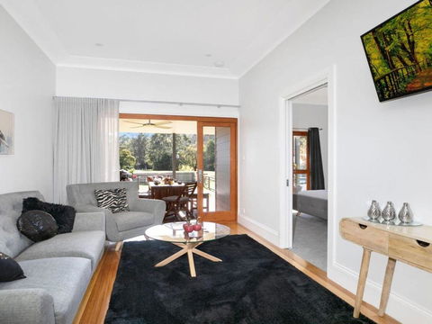 Advilla Stylish Charming & Central Location - eAccommodation 5