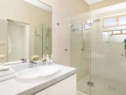 Advilla Stylish Charming & Central Location - eAccommodation 6