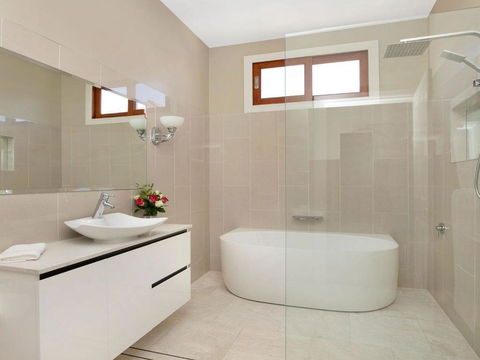 Advilla Stylish Charming & Central Location - eAccommodation 2
