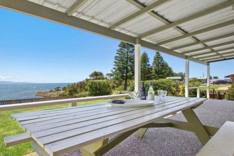 Amazing Aspects Perched Above Tilbury Cove - eAccommodation 3