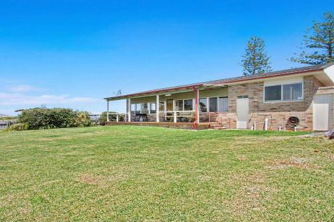 Amazing Aspects Perched Above Tilbury Cove - eAccommodation 7