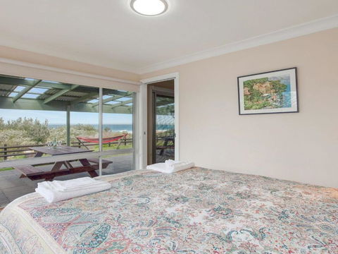 Antonios Paradise Spectacular Views Over Warrain Beach - eAccommodation 4