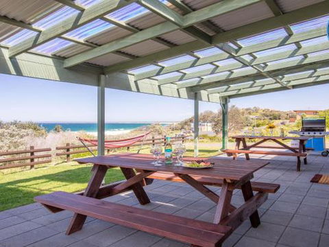 Antonios Paradise Spectacular Views Over Warrain Beach - eAccommodation 3