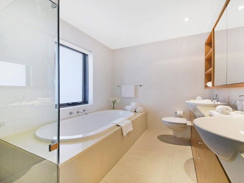 Arum 4 Heritage Park Contemporary & Timeless - eAccommodation 2
