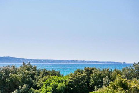 LOUTTIT BAY APARTMENT 1 Free Wifi Ocean Views & The Ultimate Location - eAccommodation 3