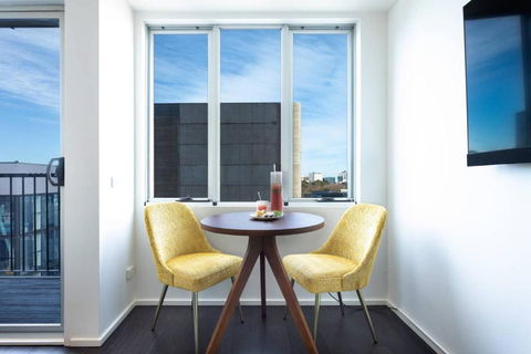 Oliver Stylish City Views Near Graffiti Laneways - eAccommodation 4