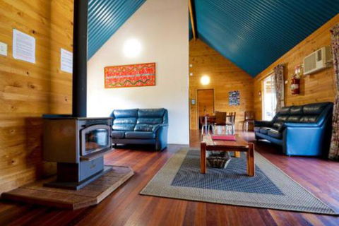 Sunnyhurst Chalets Rural Stay - eAccommodation 3