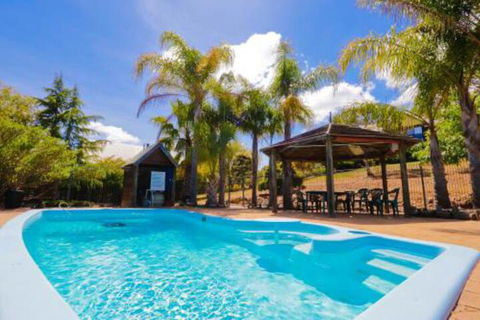 Sunnyhurst Chalets Rural Stay - eAccommodation 5