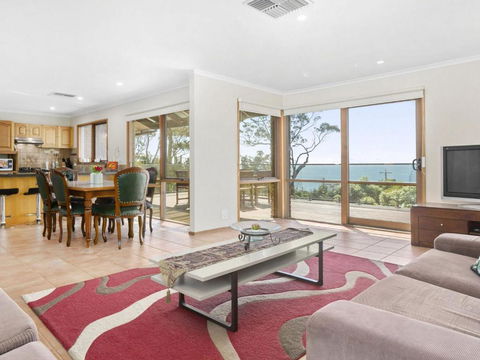 VIEWS At MCCRAE..... - eAccommodation 1