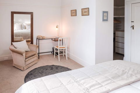 Elwood Beach Calming Tones - Rejuvenate Stays - eAccommodation 4